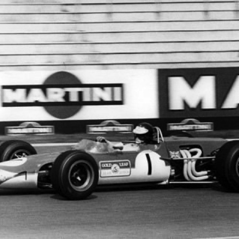 Pendant les essais Hockenheim, le moteur a des râté et la tenue de route ne satisfait pas Jim